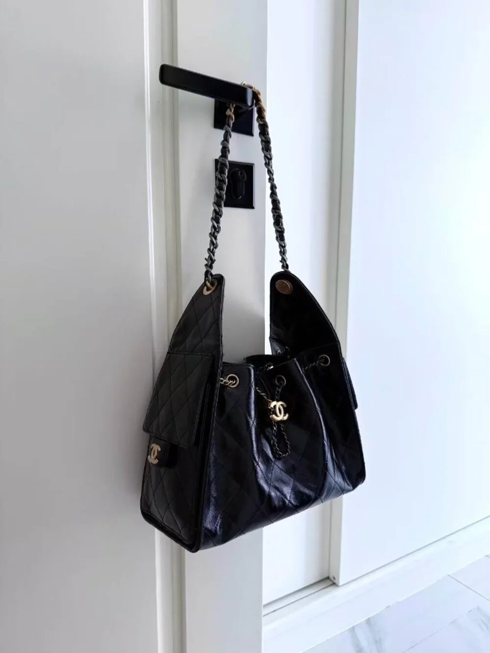 Classic Chanel Bag: A Stylish and Versatile Choice for Elegance